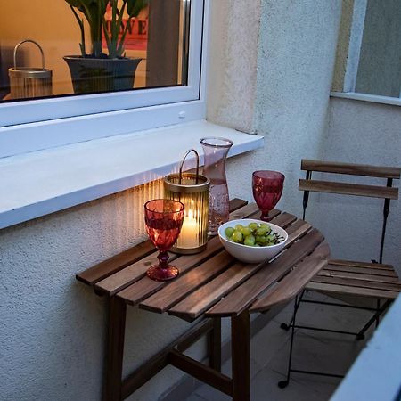 Apartament Przy Metrze Wierzbno Z Nuta Vintage Warsaw Ngoại thất bức ảnh